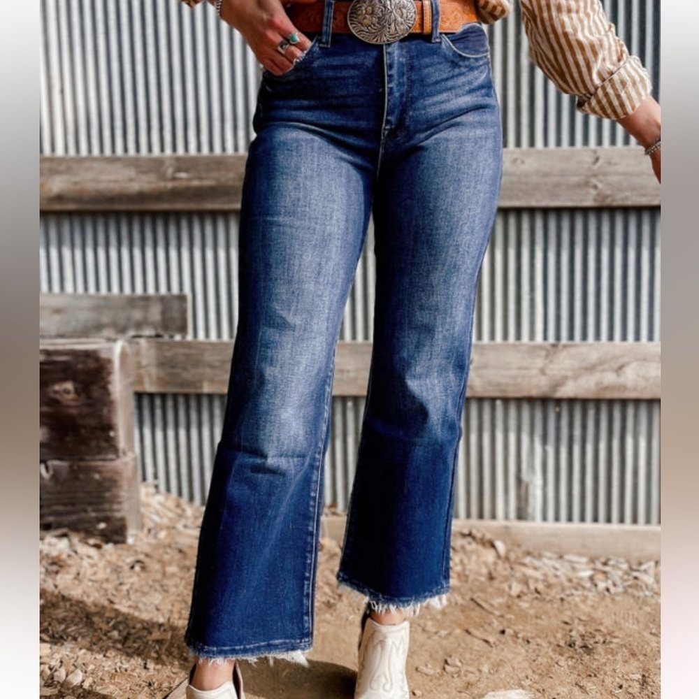 STRETCH JEANS DISTRESSED HEM